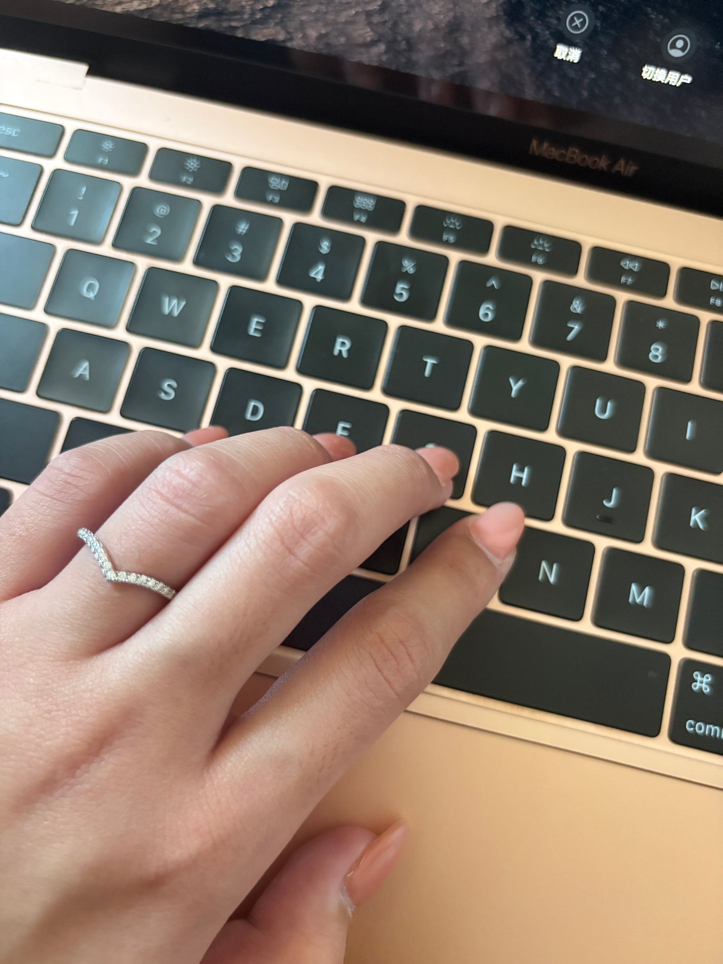 V-shape Ring