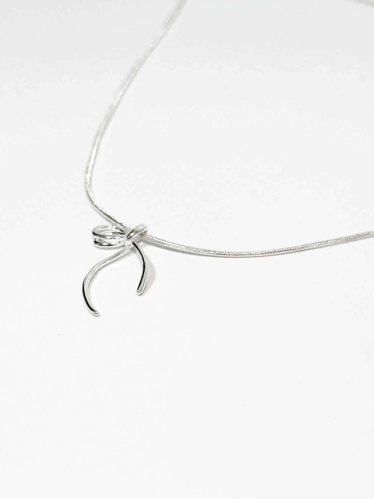 Bow Necklace