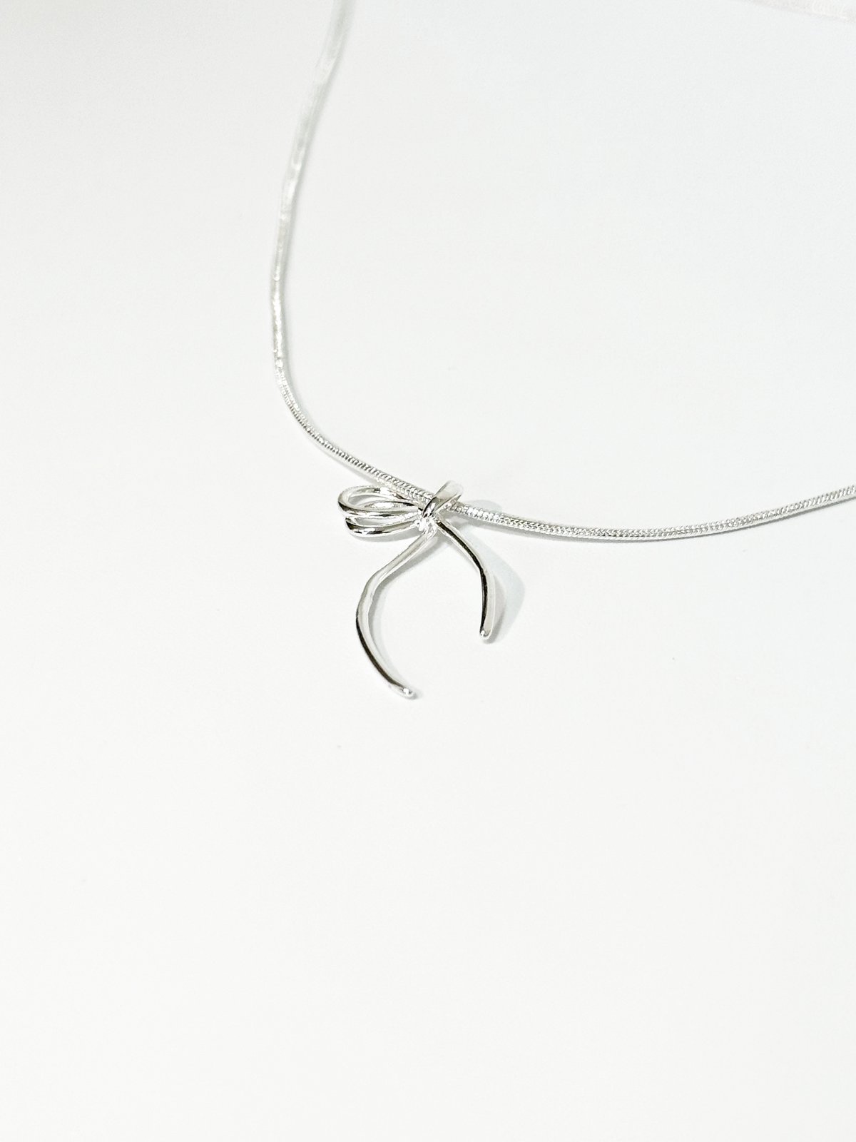 Bow Necklace