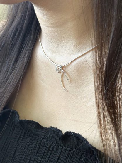 Bow Necklace