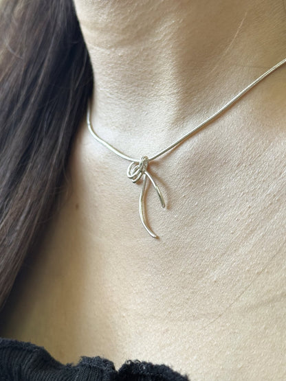 Bow Necklace