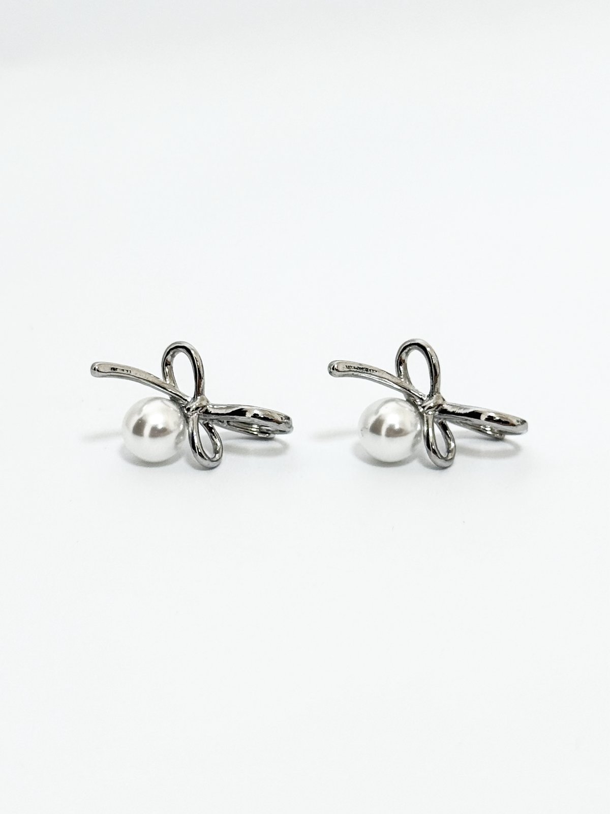 Bow Pearl Earrings