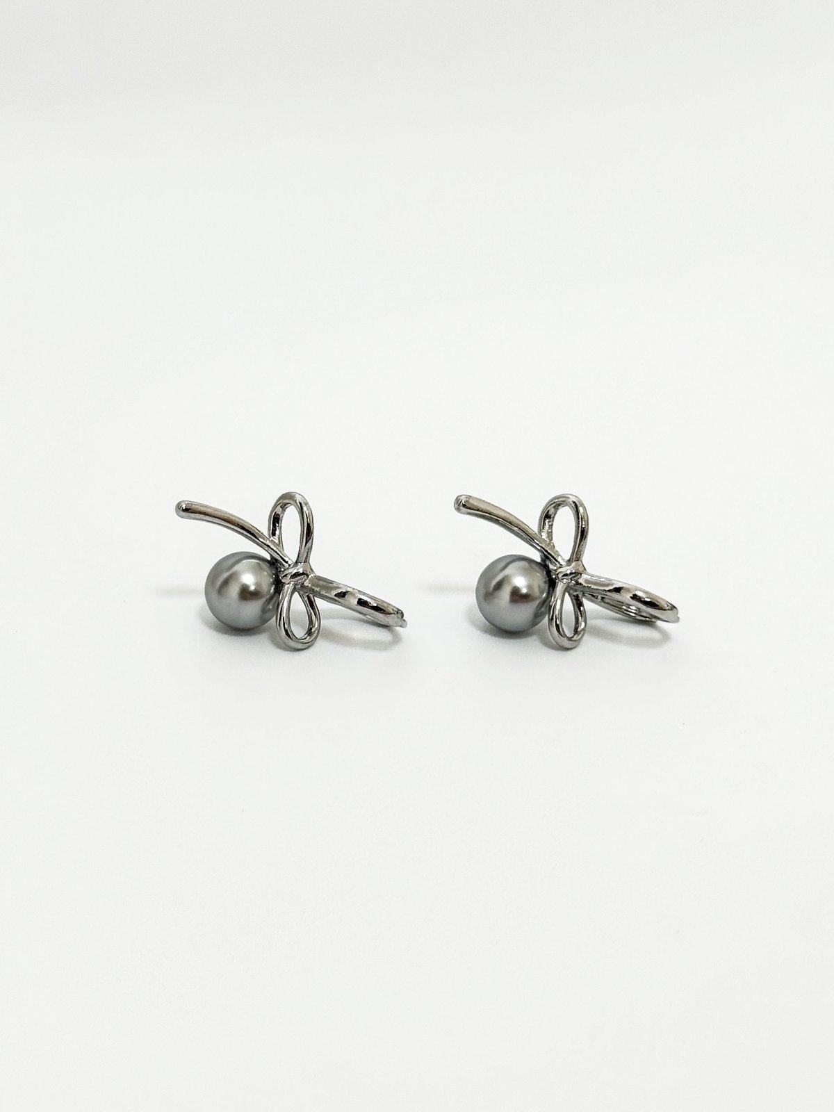 Bow Pearl Earrings