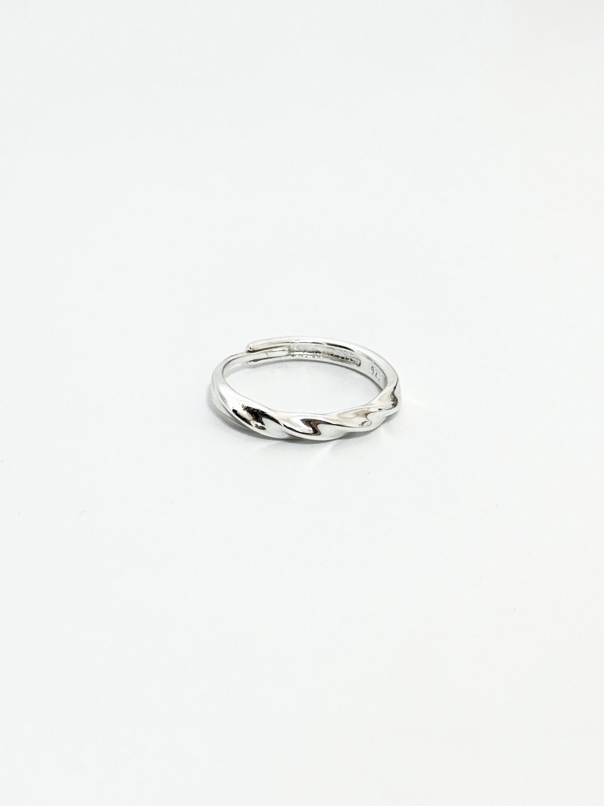 Simple Twisted Ring