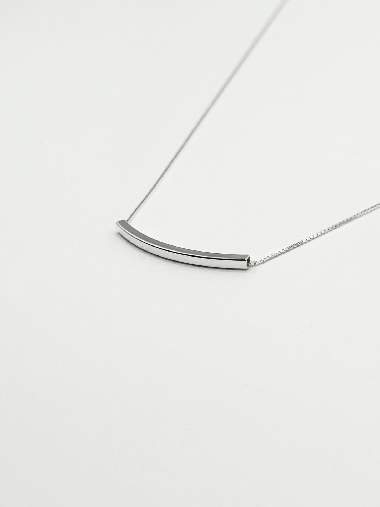 Minimalist Smile 頸鏈 - Livarra