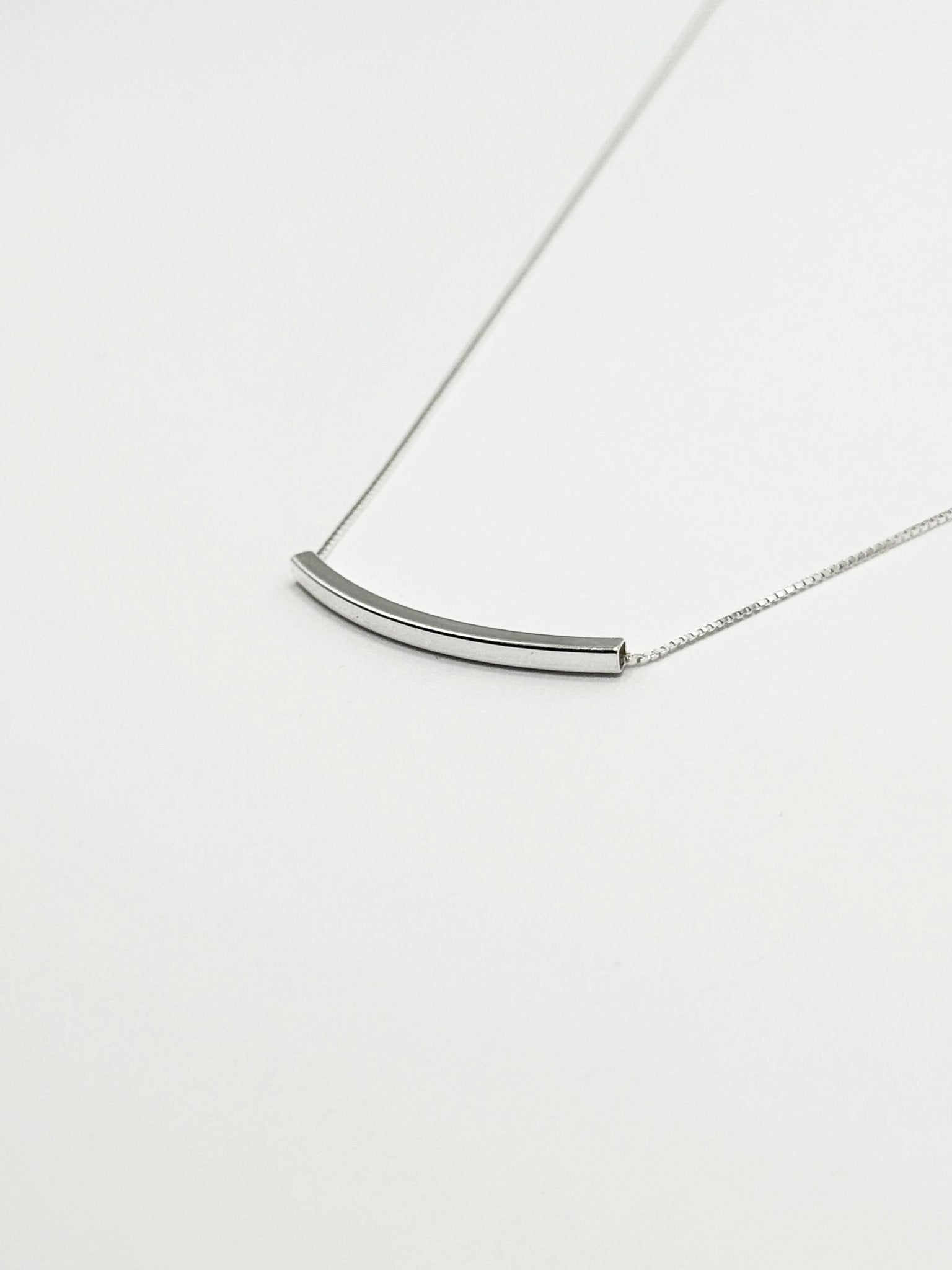 Minimalist Smile 頸鏈 - Livarra