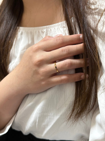Wavy Ring — Gold - Livarra