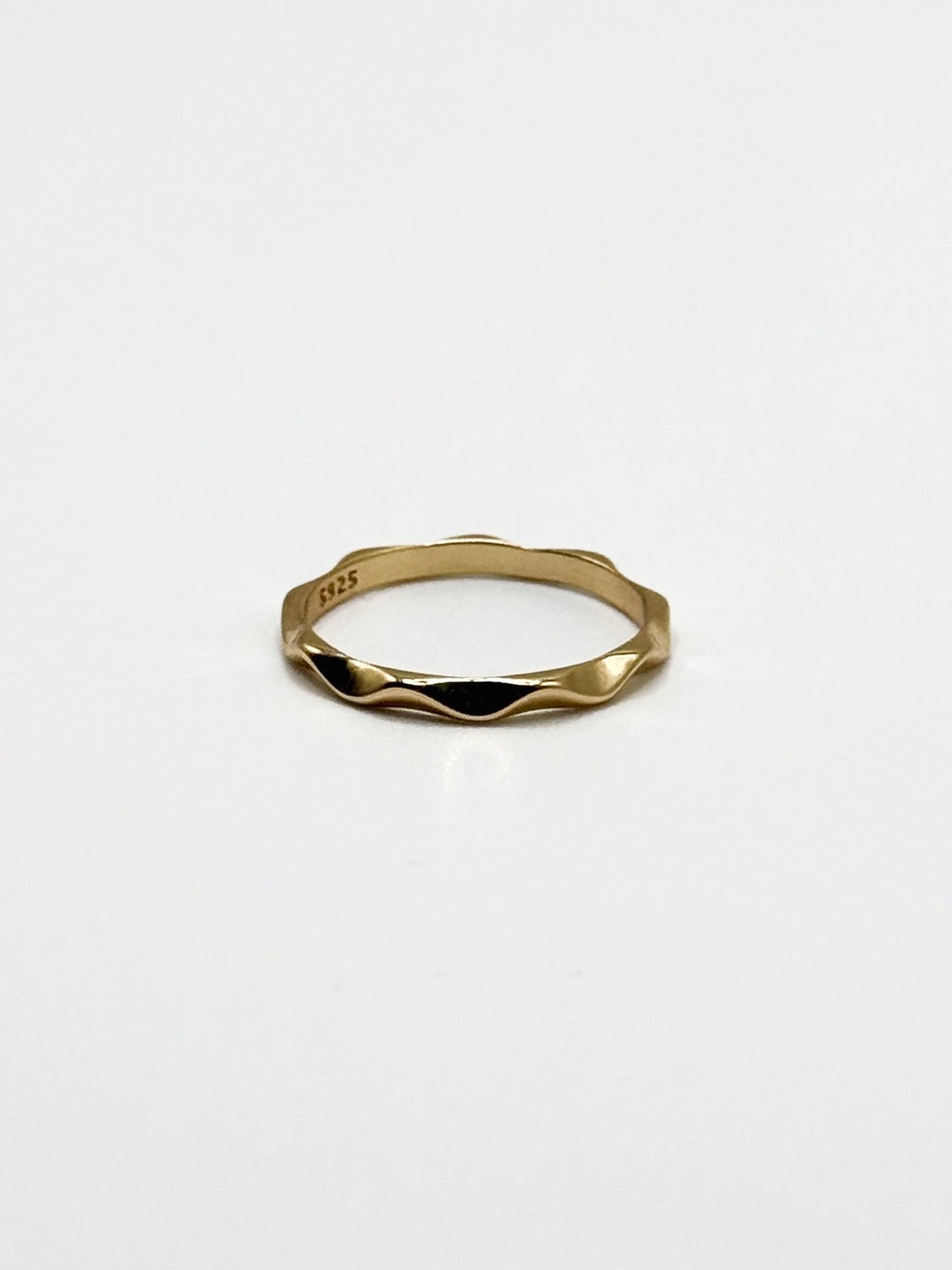 Wavy Ring — Gold - Livarra