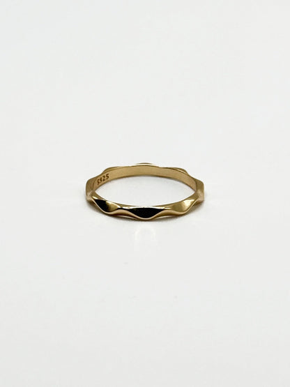 Wavy Ring — Gold - Livarra
