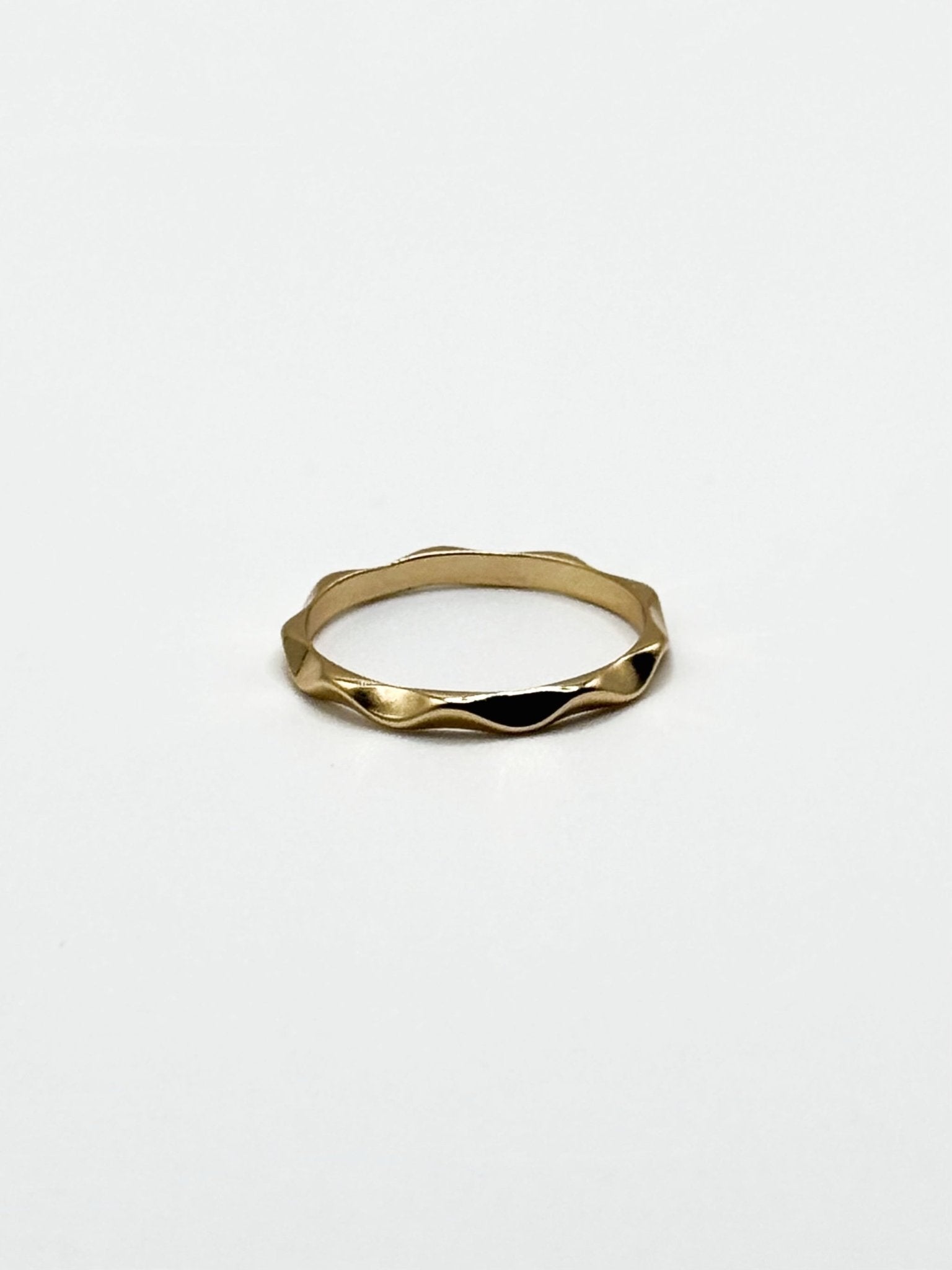 Wavy Ring — Gold - Livarra