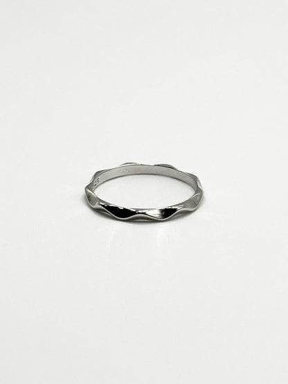 Wavy Ring — Silver - Livarra